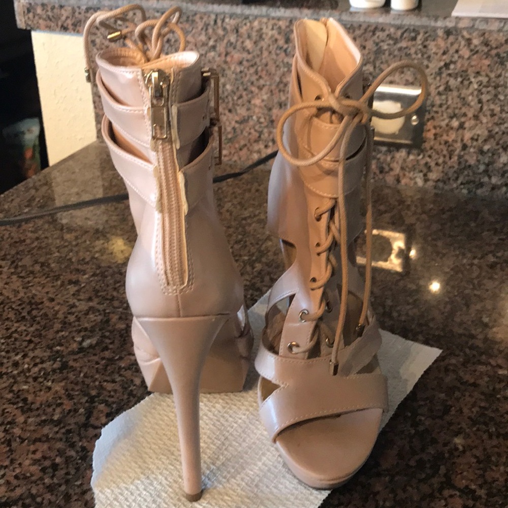 Heels - Picture 3 of 4